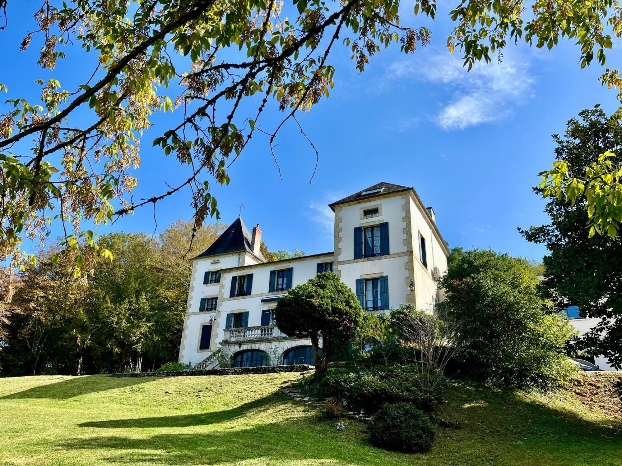 Hotel Richard Lequet Domaine Gastronomique Du Val D Atur Boulazac Isle Manoire Exterior foto